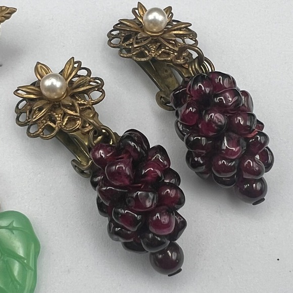 Vintage 70s Janny‎ Glass Grape Cluster Set – Coquette Cottagecore Jewelry - Picture 4 of 7